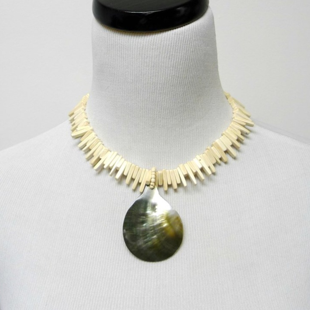 Tiffania . coco shell and mother of pearl necklace